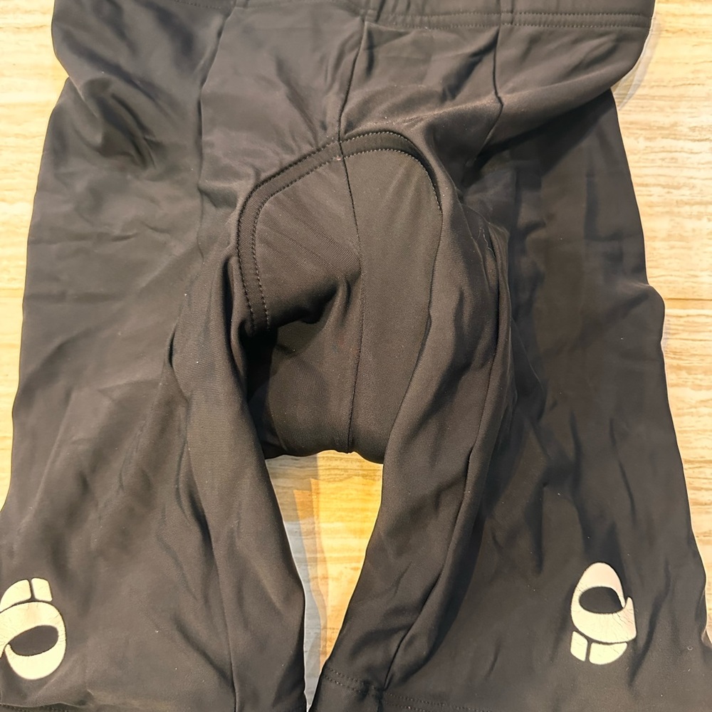 Men’s Pearl Izumi Black Cycling Shorts
Size L